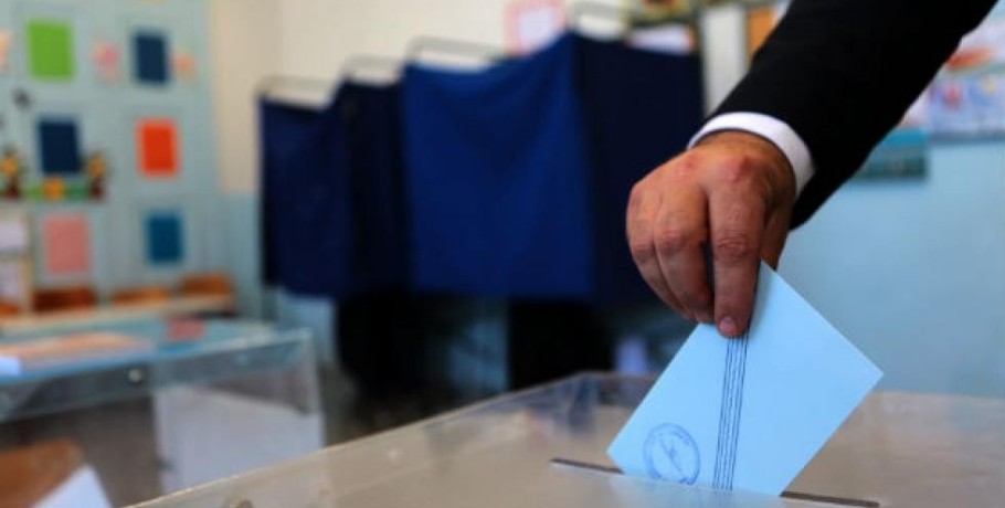 Δημοσκόπηση: Μέχρι 43,5% η ΝΔ – Αυτοδυναμία με 162 έδρες σε επτακομματική Βουλή