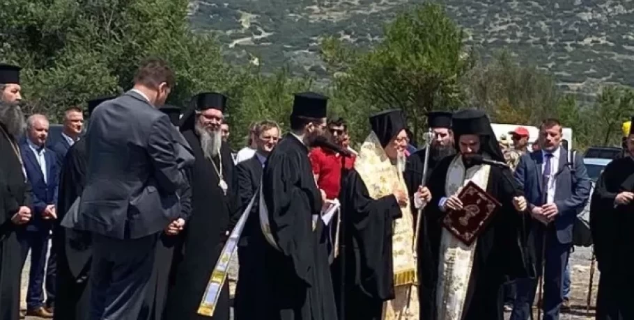 Δάκρυσε ο Οικουμενικός Πατριάρχης Βαρθολομαίος στο τρισάγιο για τη μνήμη των θυμάτων στα Τέμπη