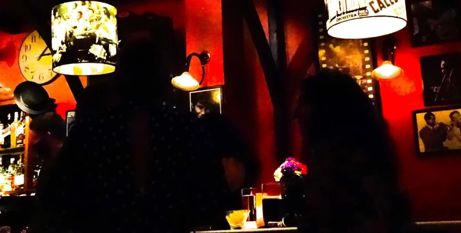 22χρονη σερβιτόρα κατήγγειλε σεξουαλική κακοποίηση από πελάτη σε τουαλέτα μπαρ στο κέντρο της Αθήνας