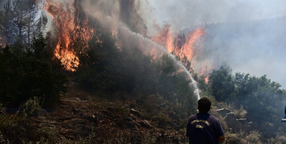 Πολύ υψηλός κίνδυνος πυρκαγιάς σήμερα σε περιοχές έξι Περιφερειών