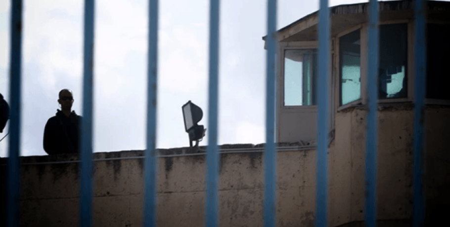 Αυτοσχέδιο μαχαίρι και ναρκωτικά βρέθηκαν στις φυλακές Κορυδαλλού
