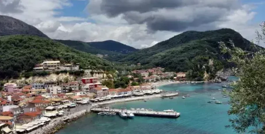 Καταγγελία για άγριο ξυλοδαρμό νεαρού σερβιτόρου στην Πάργα γιατί τόλμησε να ζητήσει τα δεδουλευμένα του