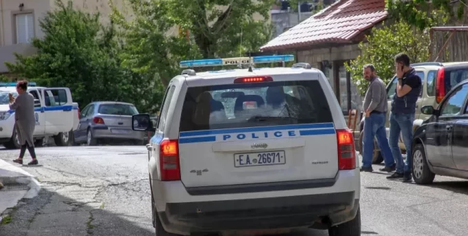 Διακινητής έκρυβε μάνα και κόρη στο πορτ – μπαγκάζ του αυτοκινήτου που τις μετέφερε