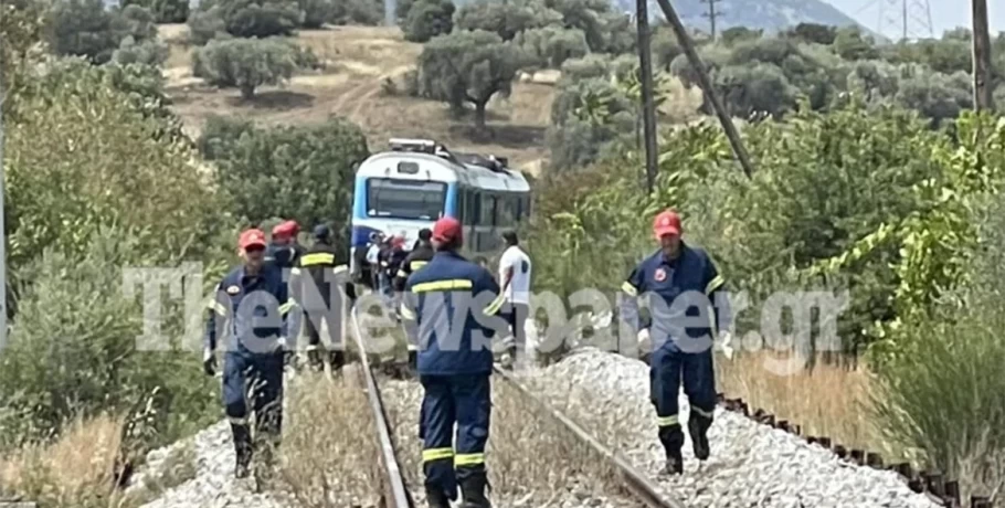 Βόλος: Μοτοσικλέτα παραβίασε τις μπάρες και έπεσε επάνω σε αμαξοστοιχία