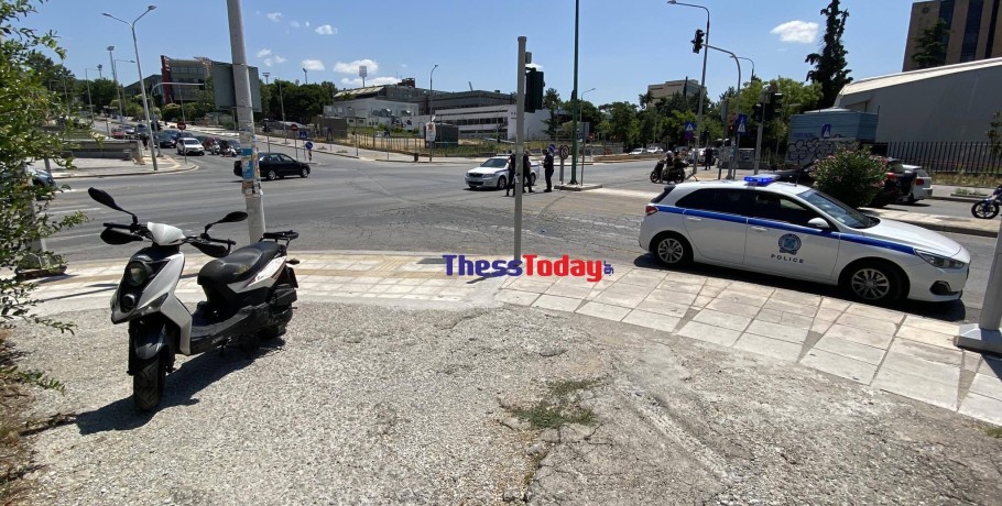 Σοβαρό τροχαίο με μηχανή στο κέντρο της Θεσσαλονίκης – Βαριά τραυματισμένος ο οδηγός (ΦΩΤΟ-VIDEO)