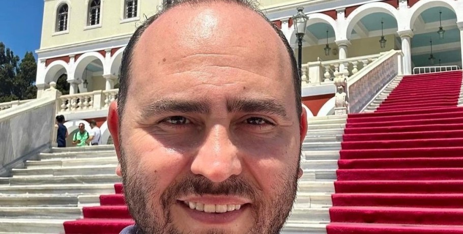 Στην Παναγία της Τήνου ο Λάκης Βασιλειάδης