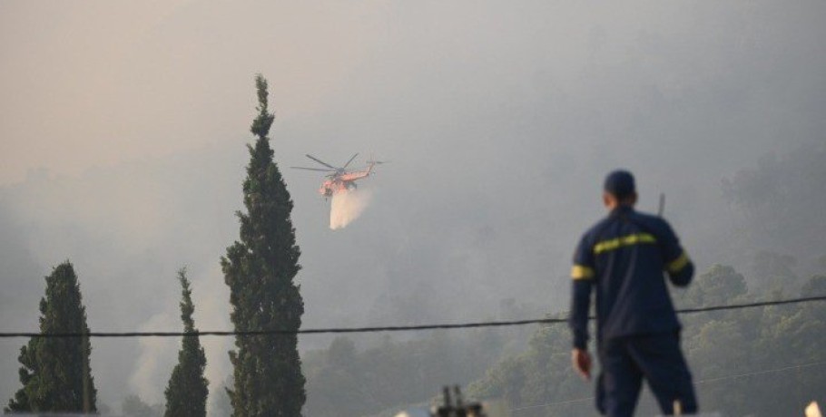Εκκενώνονται άλλοι 2 οικισμοί στη Ρόδο - Υπό πλήρη έλεγχο η πυρκαγιά στο Πήλιο - Σε εξέλιξη σε Κάρυστο, Αίγιο και Υλίκη