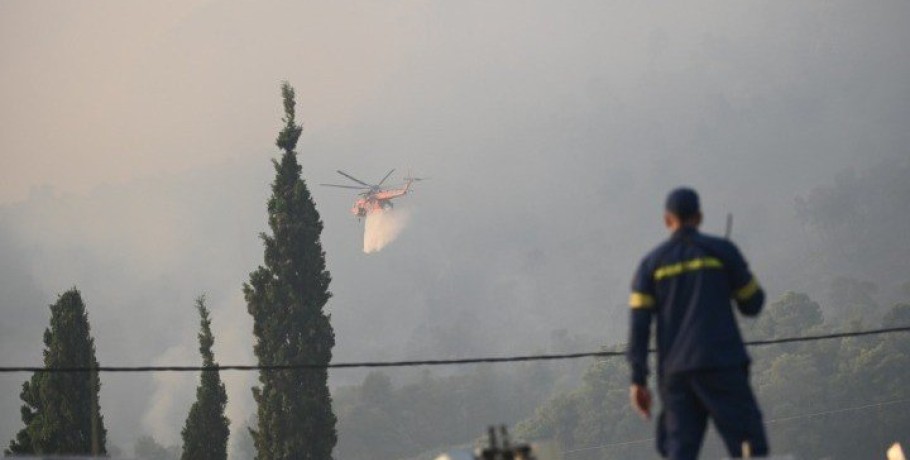 Εκκενώνονται άλλοι 2 οικισμοί στη Ρόδο - Υπό πλήρη έλεγχο η πυρκαγιά στο Πήλιο - Σε εξέλιξη σε Κάρυστο, Αίγιο και Υλίκη