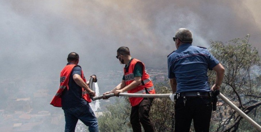 Ιταλία: Επτά νεκροί από τις πυρκαγιές και τις πλημύρες