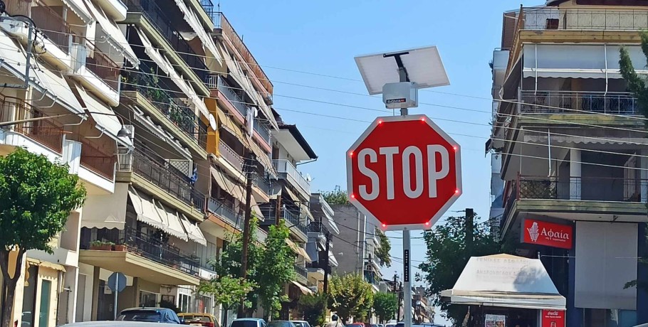 Νέο φωτεινό STOP στην επικίνδυνη διασταύρωση Ταβουλάρη-Στράντζης