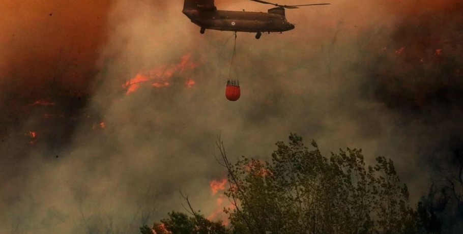 Τραγωδία στο δάσος της Δαδιάς, στον Έβρο, που καίγεται από χθες, καθώς εντοπίστηκαν 18 απανθρακωμένες σοροί μεταναστών