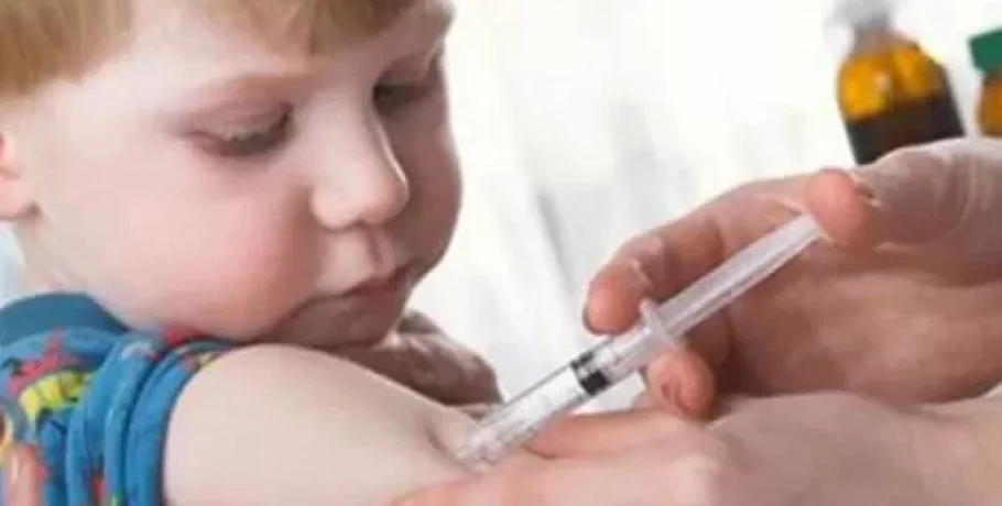 Κομισιόν: Εγκρίθηκε το πρώτο εμβόλιο για βρέφη για τον αναπνευστικό συγκυτιακό ιό