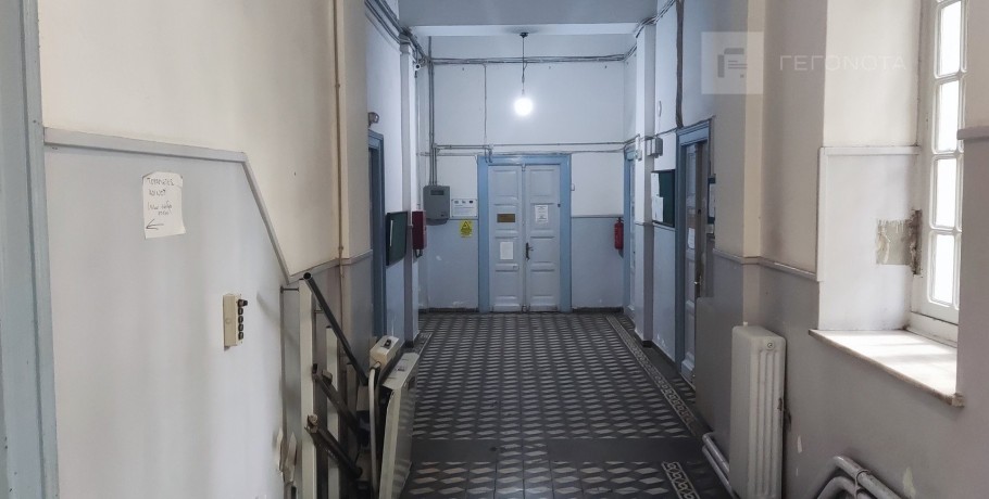 Κρατούμενος έσπασε πυροσβεστήρα στο κρατητήριο των δικαστηρίων