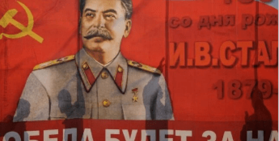 Ρωσία: Έρευνα για ιερέα που ευλόγησε… άγαλμα του Στάλιν