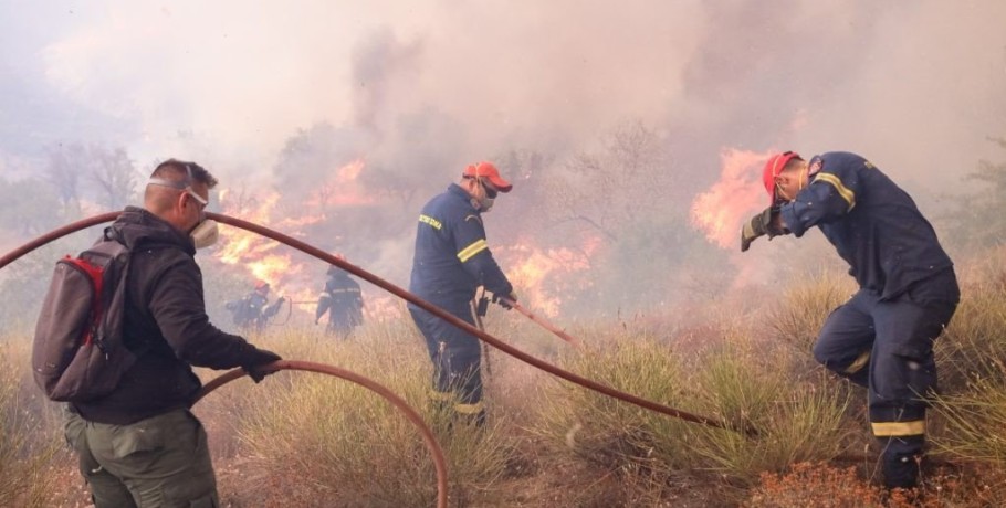 Φωτιά στον Έβρο: Μάχη για δέκατη μέρα με τις φλόγες – Σαρώνουν το δάσος της Δαδιάς οι φλόγες