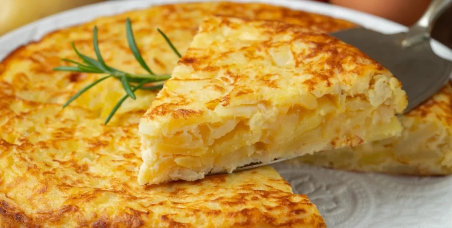 Τριμμένη πατατόπιτα με τυρί και σκόρδο -Eύκολη και νόστιμη συνταγή