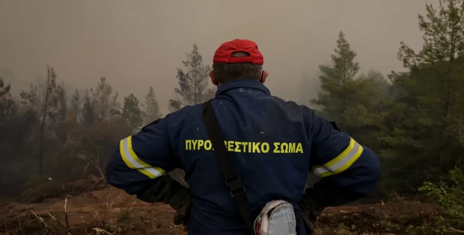 Μαίνεται η φωτιά στην Φθιώτιδα κοντά στα «μεταλλεία Τσούκας» -Μεγάλη επιχείρηση της Πυροσβεστικής