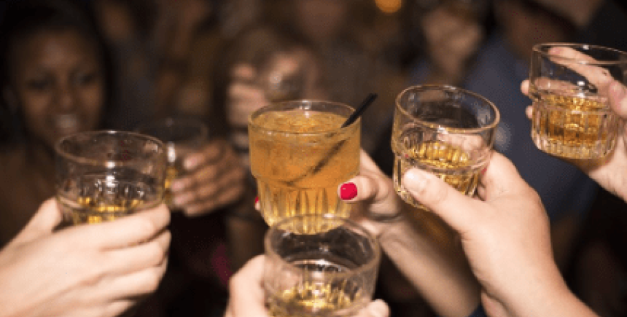 ΑΑΔΕ – Επιχείρηση Κάβος: Φοροδιαφυγή, νοθευμένα ποτά και λουκέτο σε 28 μπαρ