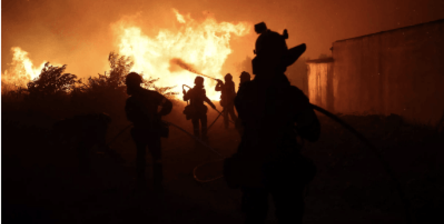 Φωτιά στα Τρίκαλα: Τραυματίστηκε πυροσβέστης στην πλαγιά του Μαυροπουλίου – Μεταφέρθηκε με ελικόπτερο