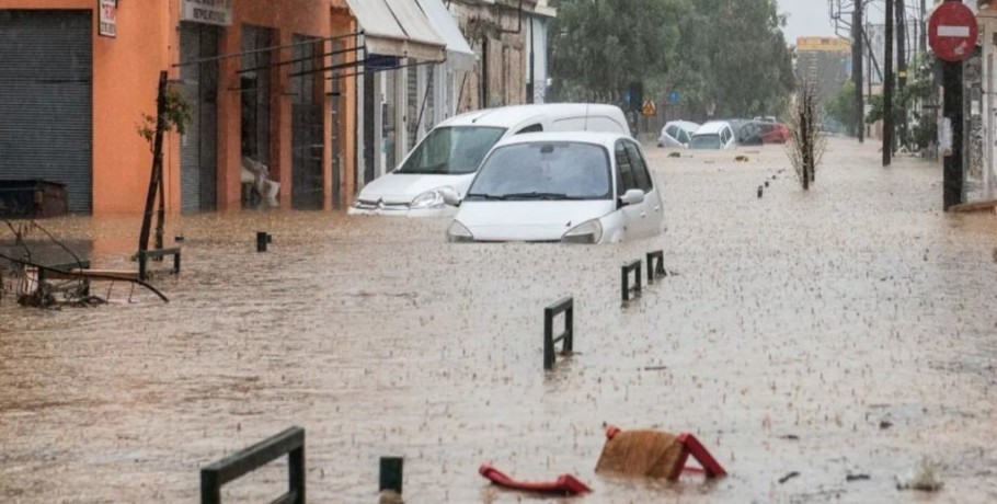 Κακοκαιρία Daniel: Απειλεί η λίμνη Κάρλα - Πλημμυρίζουν υπόγεια στη Λάρισα