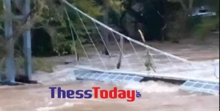 Λάρισα: Θέμα χρόνου η πλήρης κατάρρευση της κρεμαστής γέφυρας των Τεμπών
