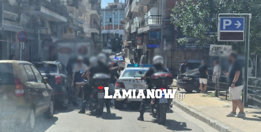 Άγριο ξύλο στο κέντρο της Λαμίας- 40 νεαροί συνεπλάκησαν με λοστάρια και καδρόνια