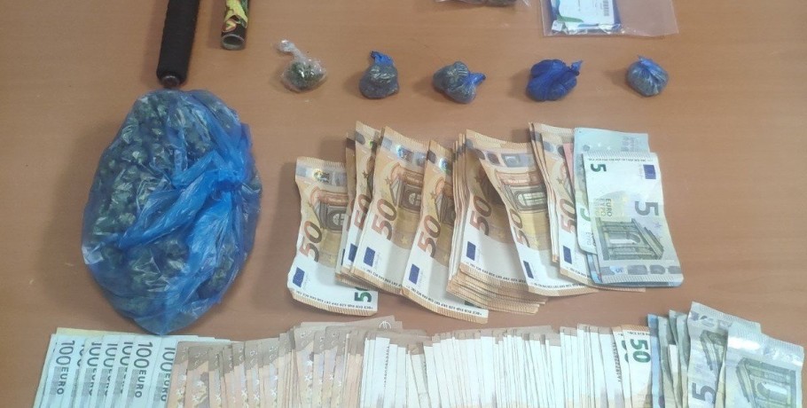 ΄Σύλληψη για ναρκωτικά: Βρέθηκαν με χιλιάδες ευρώ κρυμμένα σπίτι τους