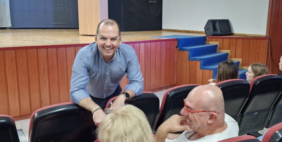 Ο ΦίλιπποςΓκιούρος ψηφίζει"Έδεσσα πάμε εκλογές"