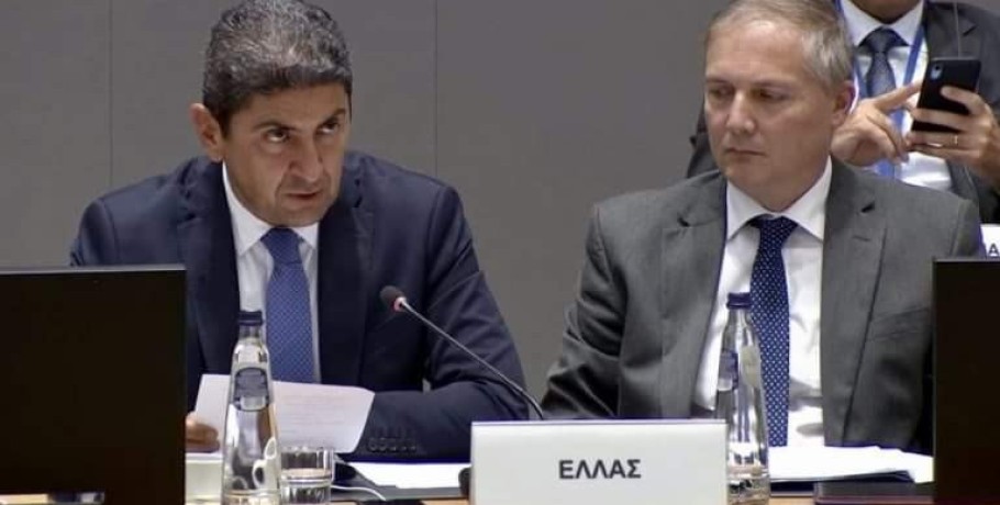 Εύσημα Καρασμάνη στον Λευτέρη Αυγενάκη