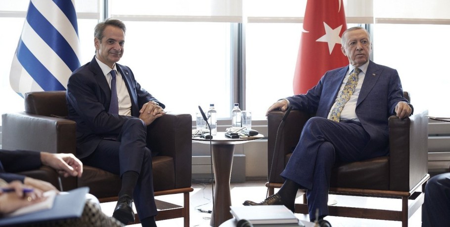 Με χαμόγελα η συνάντηση Μητσοτάκη-Ερντογάν: Αισιοδοξία αλλά όχι εφησυχασμός με την Άγκυρα
