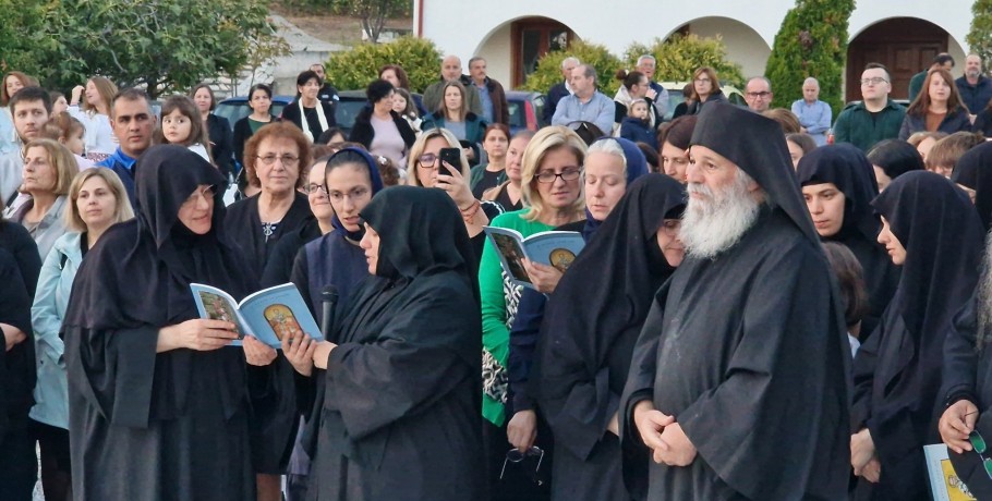 Έψαλε με τις Μοναχές η Γεωργία Γκίκα Σταμενίτη