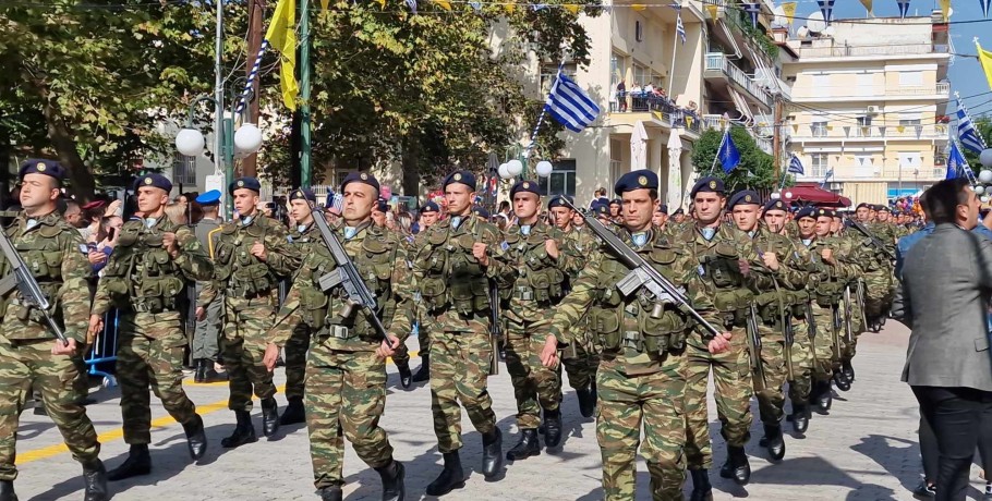 20η Οκτωβρίου Γιαννιτσά: Καταχειροκροτούμενος ο στρατός που παρήλασε στην επέτειο της πόλης