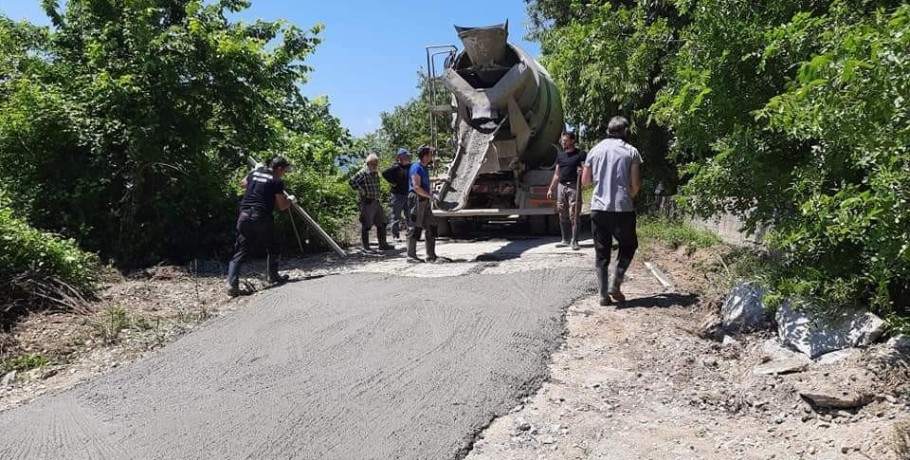 Άρνισσα.. Ασφαλτοστρώσεις με υπογραφή του Μιχάλη Σαμλιδη