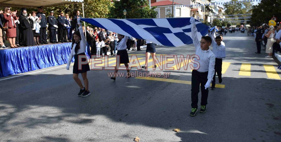 Η μαθητική παρέλαση στη Σκύδρα για την επέτειο της 28ης Οκτωβρίου (βίντεο/φώτο)