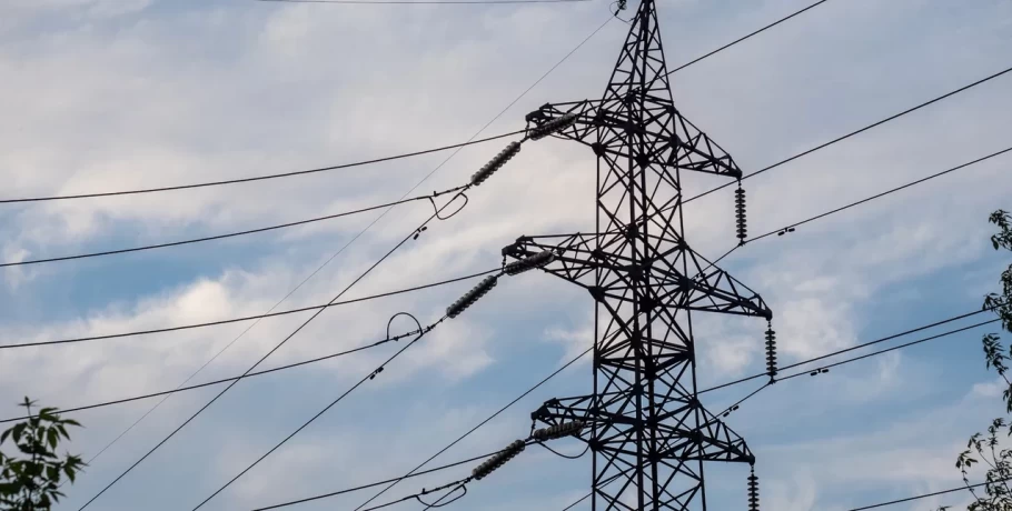 ΥΠΕΝ: Έμφαση στην αποθήκευση ενέργειας - Μπαταρίες 6,8 γιγαβάτ έως το 2030