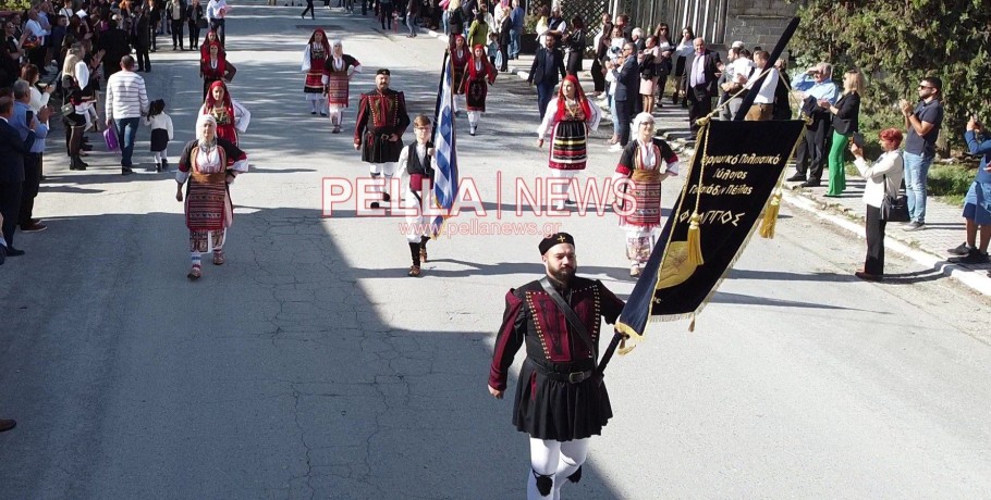 Περήφανα η παρέλαση στους Γαλατάδες (φωτογραφίες/βιντεο)