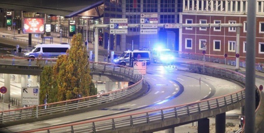 Συναγερμός στο Αμβούργο: ένοπλος κρατά όμηρο ένα παιδί στο αεροδρόμιο