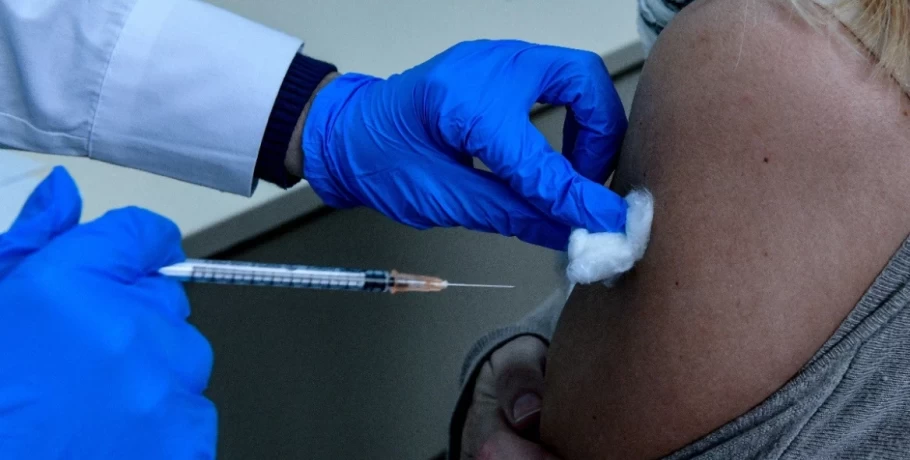 Ποιος είναι ο ιός τσικουνγκούνια και γιατί οι Αμερικανοί ενέκριναν εμβόλιο