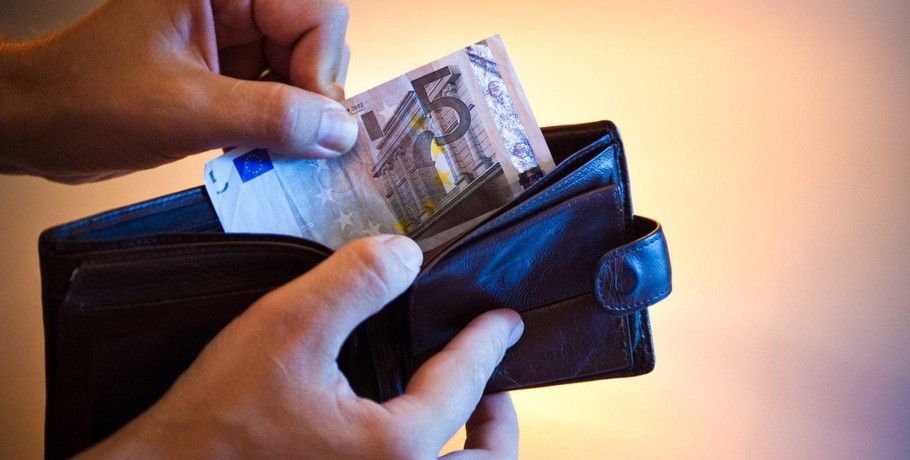 Χριστούγεννα 2023: Πότε ξεκινάνε οι πληρωμές για το διπλό ΚΕΑ – Δείτε ποιοι θα το πάρουν