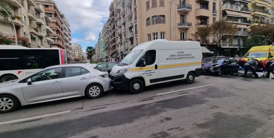 Θεσσαλονίκη: Ένας τραυματίας σε καραμπόλα τριών οχημάτων