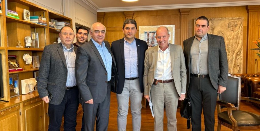 Αυγενάκης: Το ποιοτικό μέλι διεθνώς είναι ταυτισμένο με το ελληνικό – Συναντήσεις με εκπροσώπους μελισσοκομικών φορέων