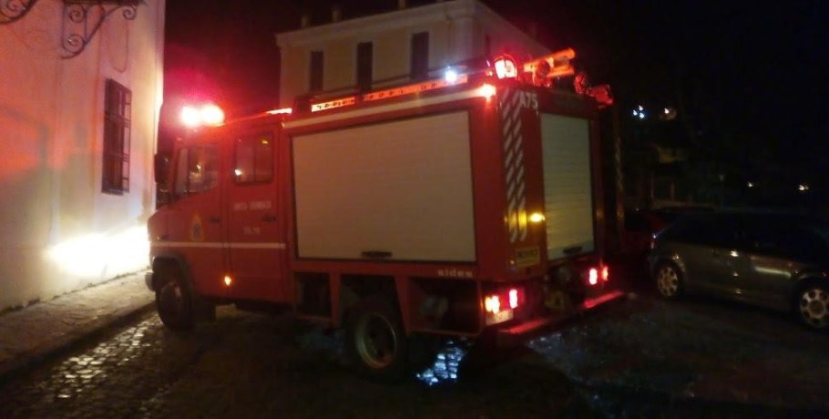 Κάηκε ολοσχερώς διαμέρισμα στη Θεσσαλονίκη - Στο νοσοκομείο ένας 25χρονος