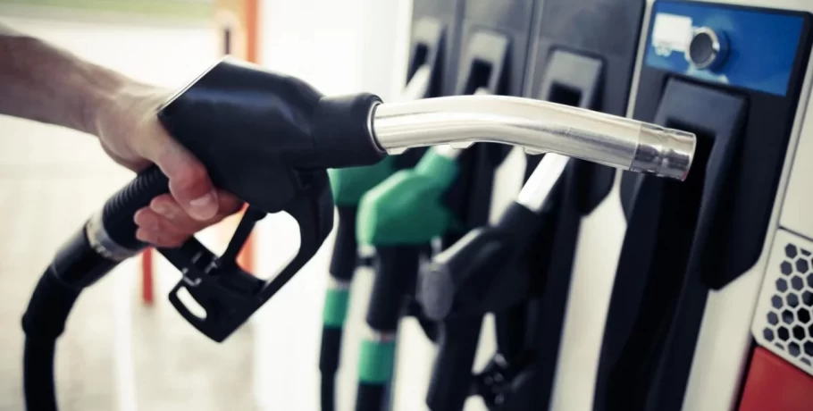 Πρόεδρος βενζινοπωλών: Μειωμένη κατά 3 με 4 λεπτά ανά λίτρο η βενζίνη - Μεγαλύτερη πτώση στο πετρέλαιο κίνησης