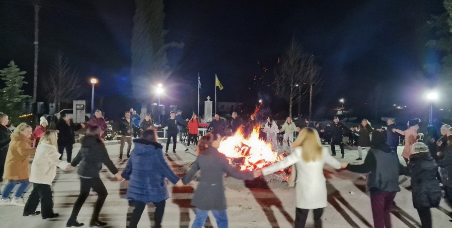 Πευκωτό Αλμωπίας: Χορός και διασκέδαση στην Κόλιντα