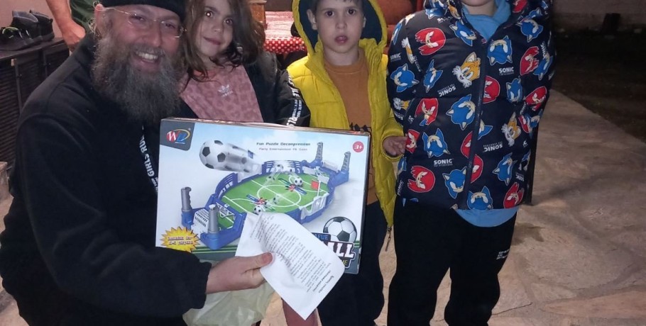 Νεοχώρι Αλμωπίας: Ποντιακά κάλαντα και χαρά σε παιδιά και ηλικιωμένους