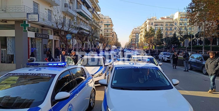 Θεσσαλονίκη: Με μεγάλη αυτοκινητοπομπή και σειρήνες απέτισαν φόρο τιμής οι συνάδελφοι του Γ. Λυγγερίδη που σκοτώθηκε στου Ρέντη (ΒΙΝΤΕΟ)