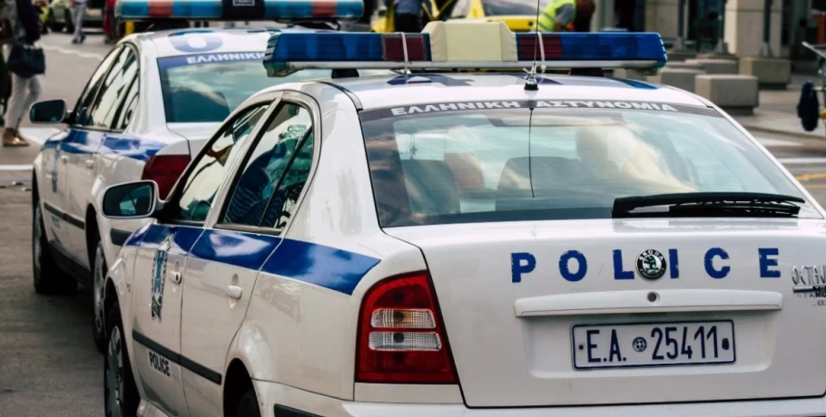 Γιαννιτσά: Πέταξε ένα κιλό κάνναβης από το παράθυρο του οχήματός του αλλά δεν γλίτωσε τη σύλληψη