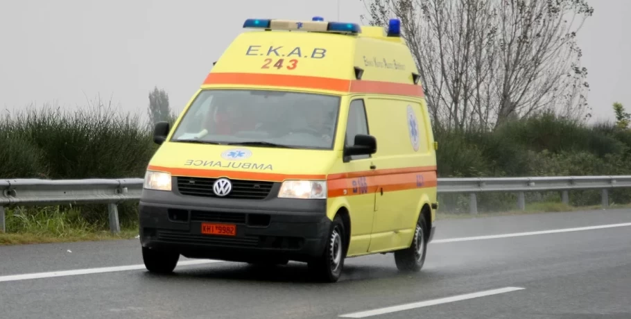 Θεσσαλονίκη: Εκτροπή αυτοκινήτου  -Ενας τραυματίας, τον απεγκλώβισε η Πυροσβεστική