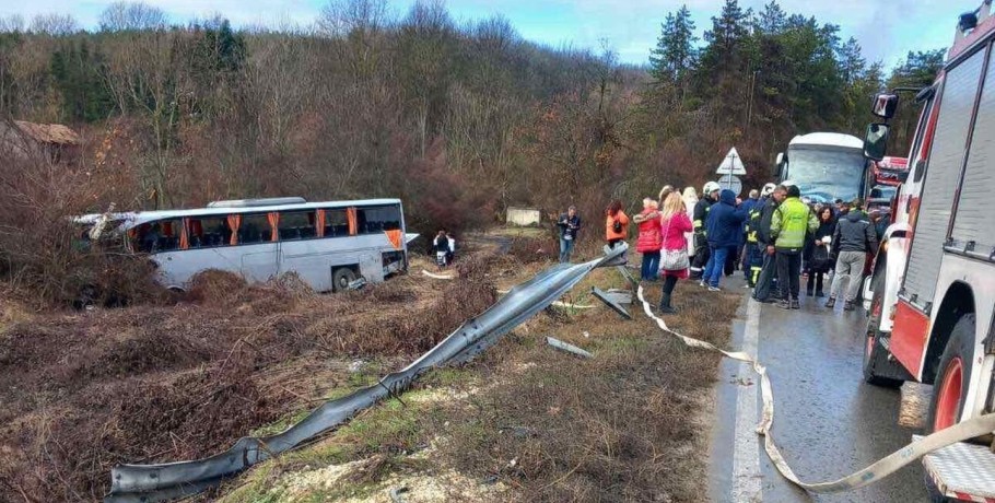 Τροχαίο στη Βουλγαρία: Τουριστικό λεωφορείο με Έλληνες συγκρούστηκε με νταλίκα - 10 τραυματίες