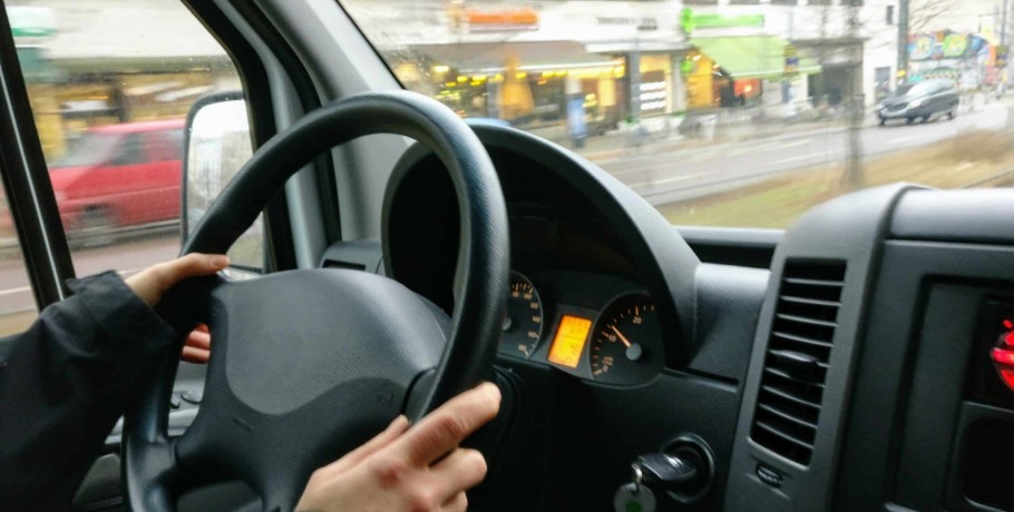 Ζητείται οδηγός με δίπλωμα Ε’ κατηγορίας
